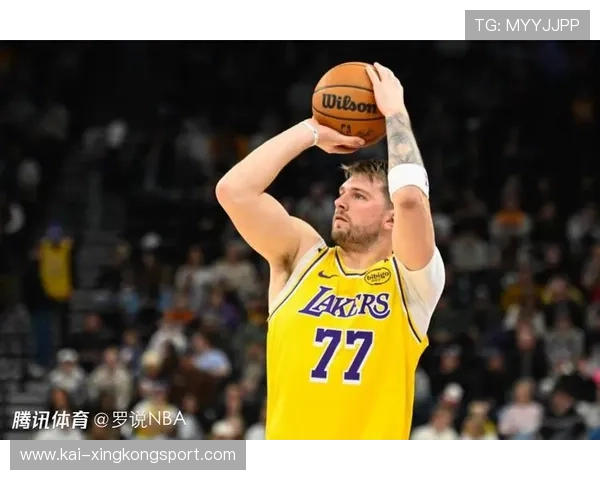 东契奇后撤步三分命中，独行侠逆转对手