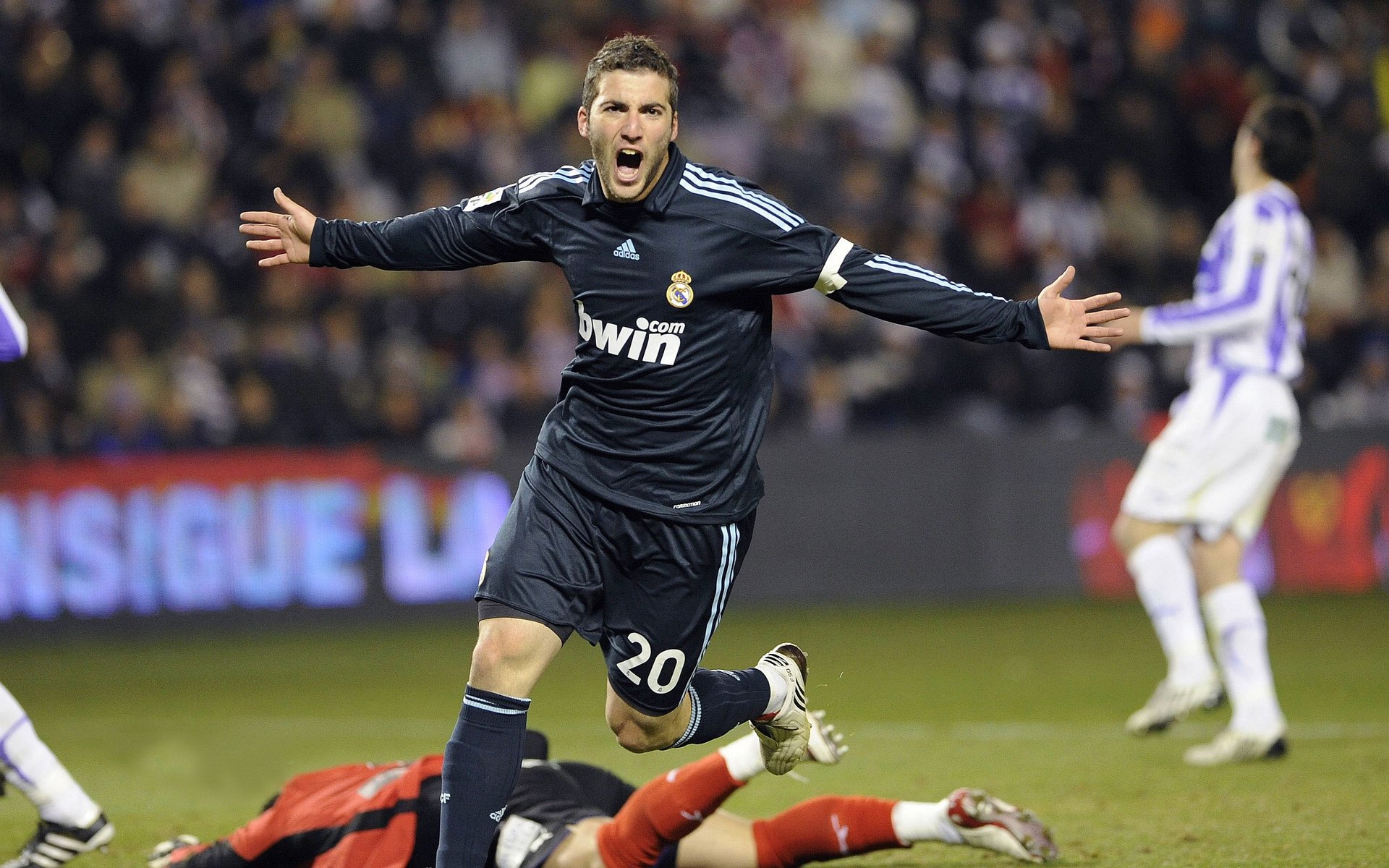 五大联赛是否调整站位密度减少短时间高压失误,五大联赛比赛规则